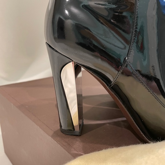 Louis Vuitton Black Patent Lthr/Silver Heel Boot - Picture 4 of 16